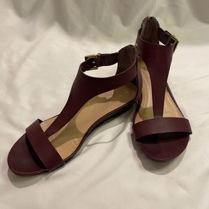 Kenneth Cole Reaction t-strap sandals